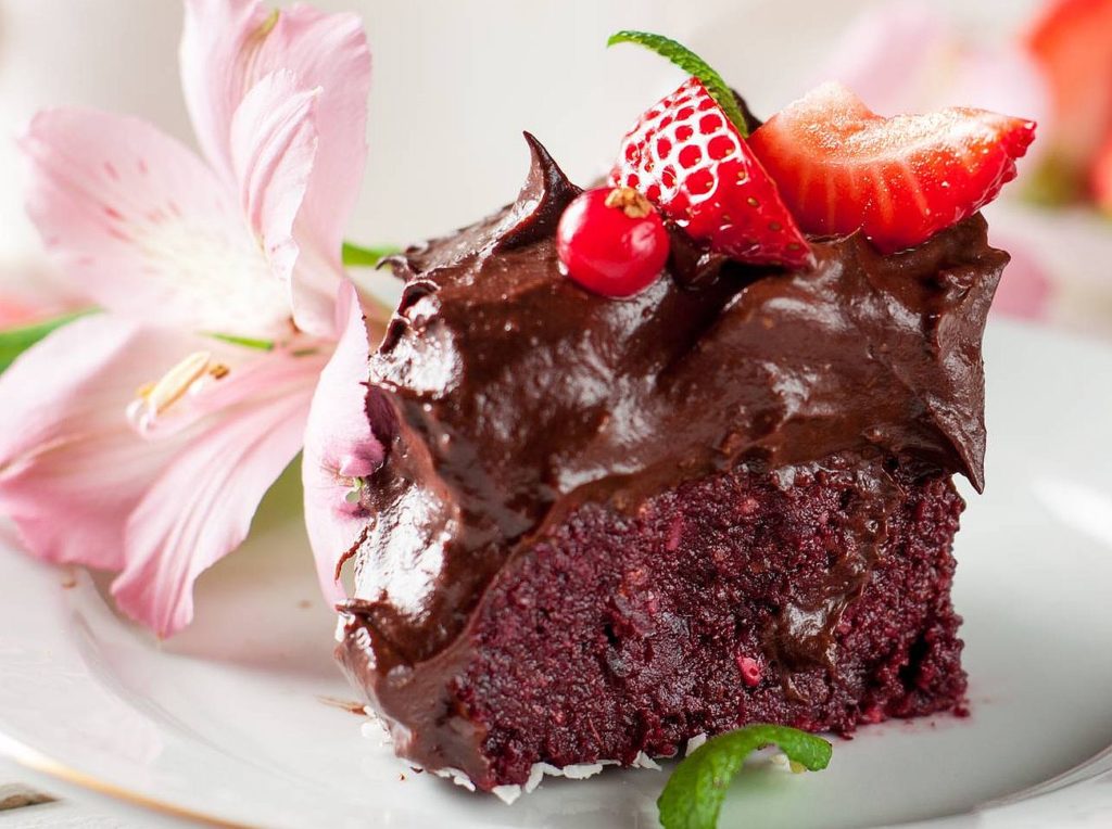Быстрый свекольно - шоколадный пирог. Рецепт и идеи оформления, изменения пирога https://gornnisa.ru/