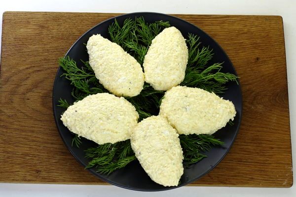 Сырная закуска «Мышки» -  простой рецепт оригинального блюда https://gornnisa.ru/ Формирование мышек