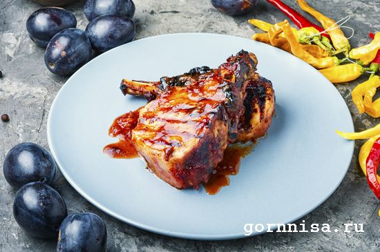 Сливовый соус для мяса с чесноком, острым перцем и укропом https://gornnisa.ru/