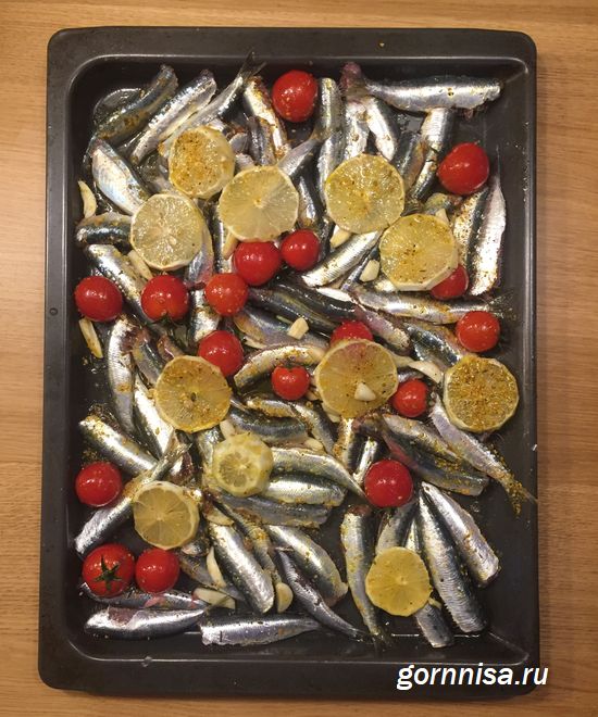 Запеченные пряные сардины с помидорами черри Приготовление рыбы