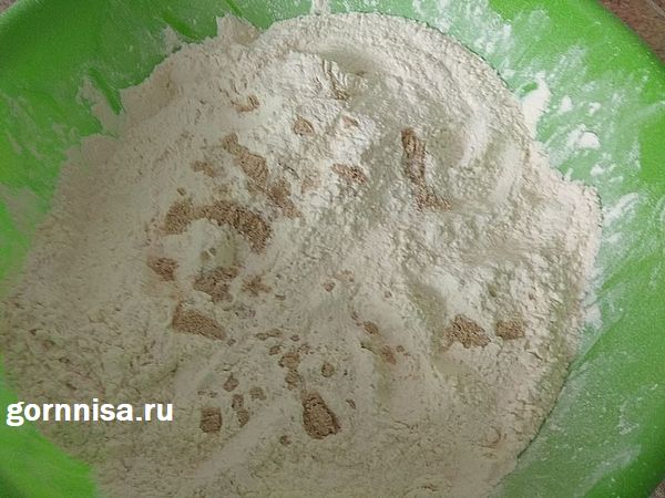 Рецепт - Белые пухлые булочки https://gornnisa.ru/ Добавьте в муку специи