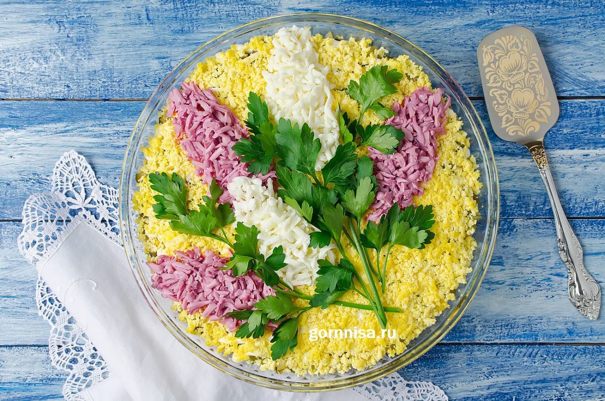 Праздничный слоеный салат «Сирень» - Простой рецепт