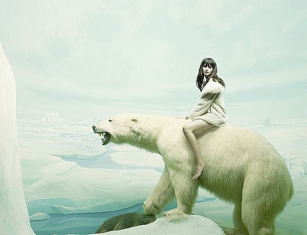 Картина 4 - Девушка на медведе