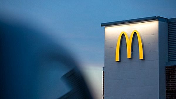 McDonald's закрывает свои двери для посетителей России Arches_Newsroom_Header