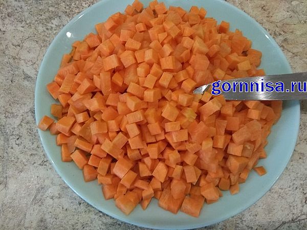 Морковь нарезанная мелким кубиком