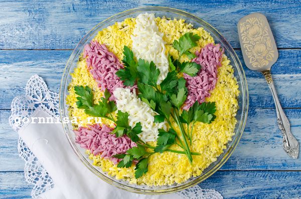 Праздничный слоеный салат «Сирень». Простой рецепт https://gornnisa.ru/wp/